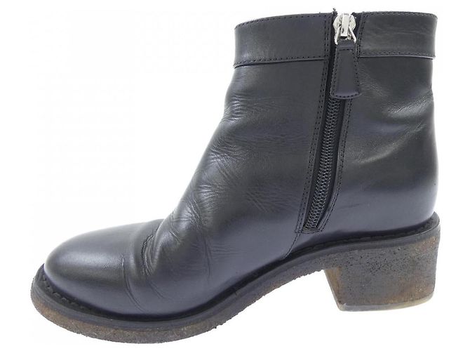 Chanel Turn Lock Lederstiefel - Ansicht 2