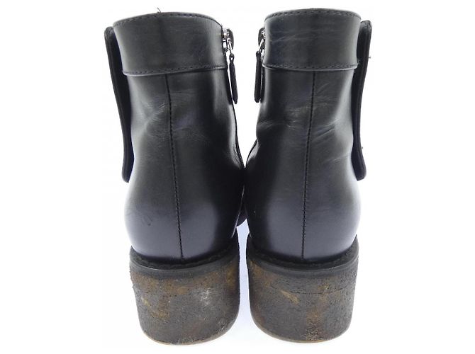 Chanel Turn Lock Lederstiefel - Ansicht 5