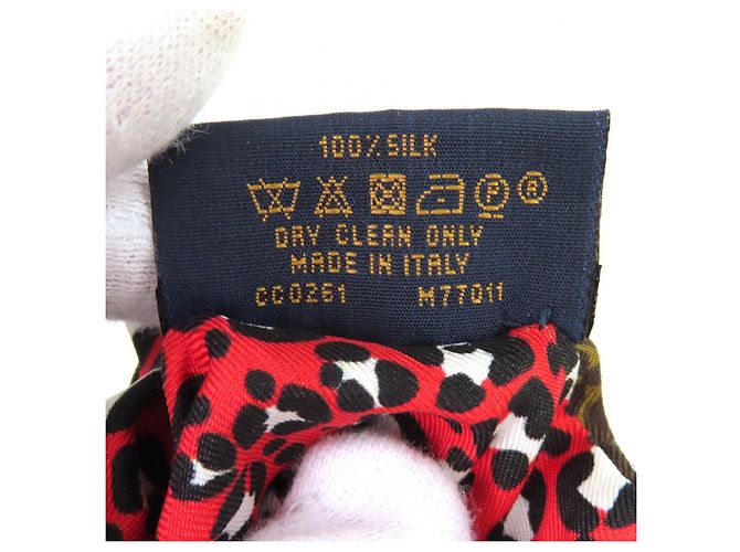 Louis Vuitton Chou Chou Be Mindful Monogram Silk Hair Scrunchie - view 5
