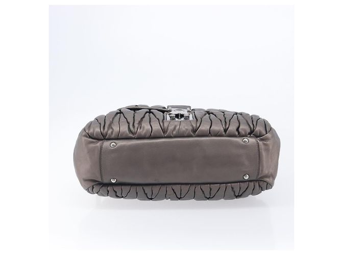 Miu Miu Matelasse Hand Bag Leather Gray Silver - vista 10