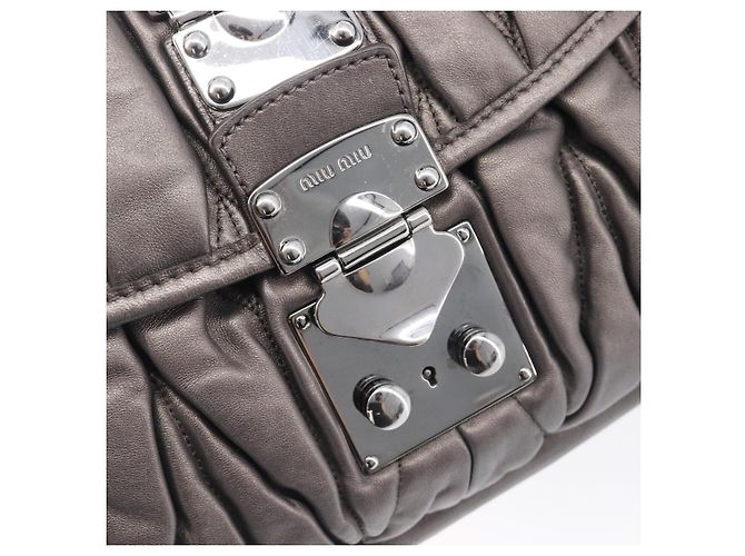 Miu Miu Matelasse Hand Bag Leather Gray Silver - vista 20
