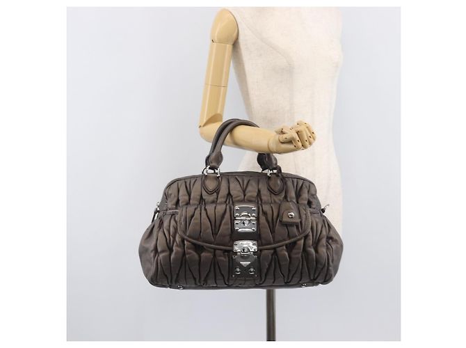 Miu Miu Matelasse Hand Bag Leather Gray Silver - vista 30