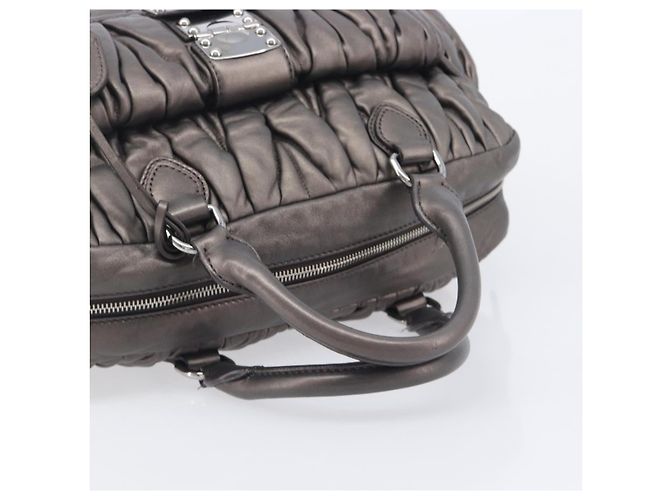 Miu Miu Matelasse Hand Bag Leather Gray Silver - vista 8