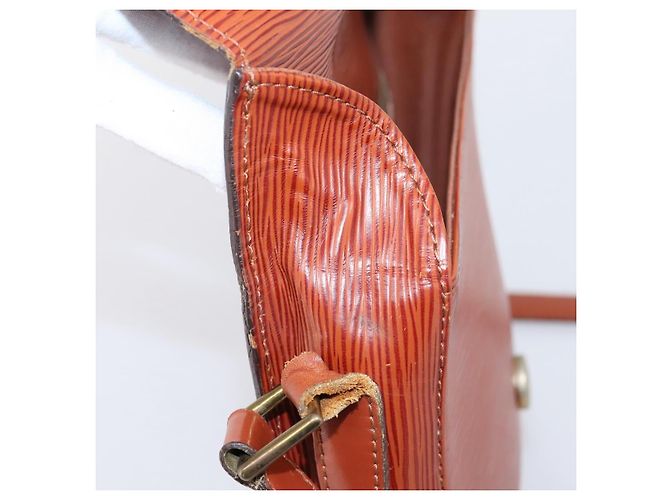Saint-Cloud LOUIS VUITTON Epi Saint Cloud GM Shoulder Bag Brown M52193 LV - vista 17