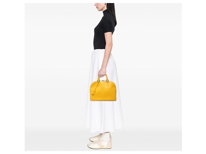 Louis Vuitton Yellow Epi Alma PM - vista 6