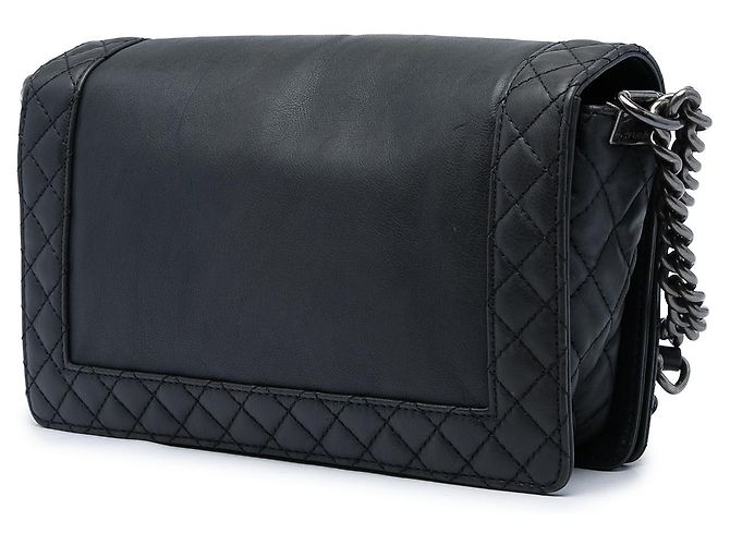 Chanel Black Medium Lambskin Boy Reverso Flap - vista 2