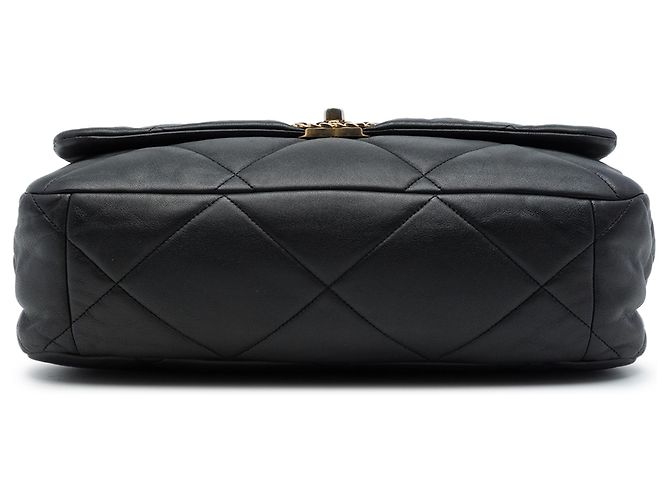 Chanel Black Maxi Lambskin 19 Flap - vista 3