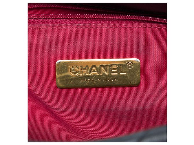 Chanel Black Maxi Lambskin 19 Flap - vista 5