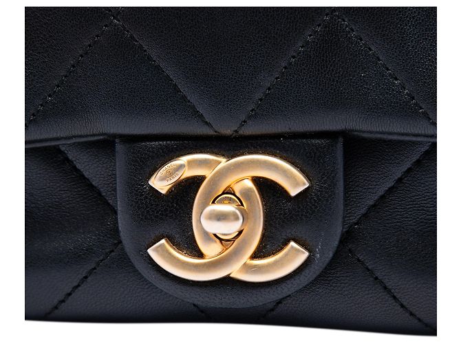 Chanel Black Mini Quilted Lambskin In The Loop Flap - Ansicht 5