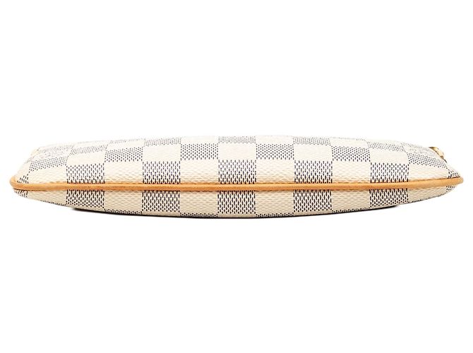 Louis Vuitton White Damier Azur Pochette Milla MM - vista 3