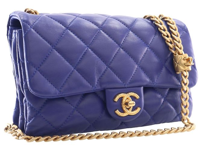 Chanel Blue Small Quilted Lambskin Pillow Crush Flap - vista 13