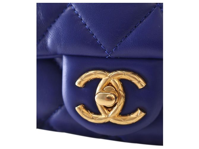 Chanel Blue Small Quilted Lambskin Pillow Crush Flap - vista 5