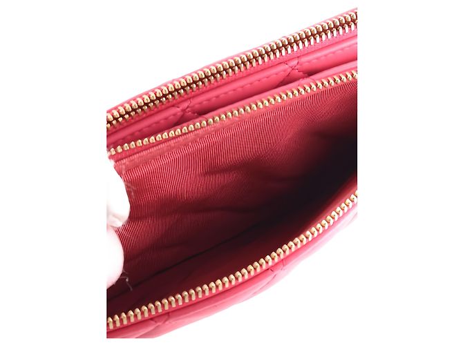 Estojo Duplo Chanel em pele de cordeiro acolchoada rosa com corrente - vista 7