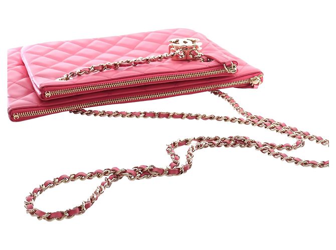 Estojo Duplo Chanel em pele de cordeiro acolchoada rosa com corrente - vista 8