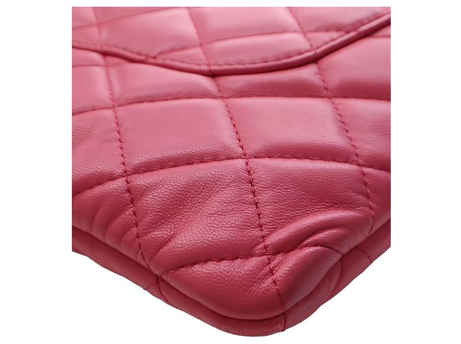 Estojo Duplo Chanel em pele de cordeiro acolchoada rosa com corrente - vista 9