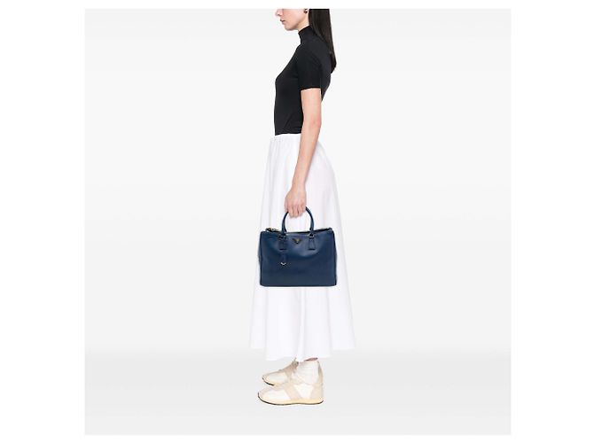 Prada Tote Galleria Double Zip Large in Saffiano Lux Blu - vista 8