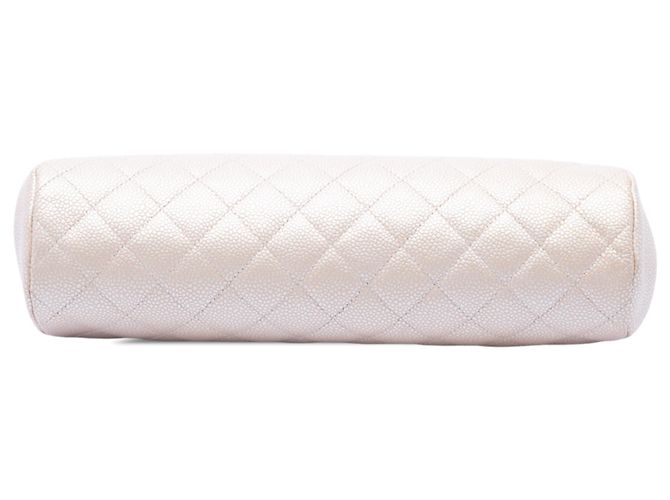 Classique Pochette Chanel Timeless Kisslock en cuir caviar matelassé doré - vue 3