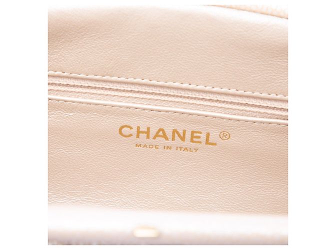 Classique Pochette Chanel Timeless Kisslock en cuir caviar matelassé doré - vue 5