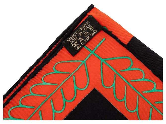 Carré en soie Hermès Black Selle d Officier En Grande Tenue 70 - vue 2