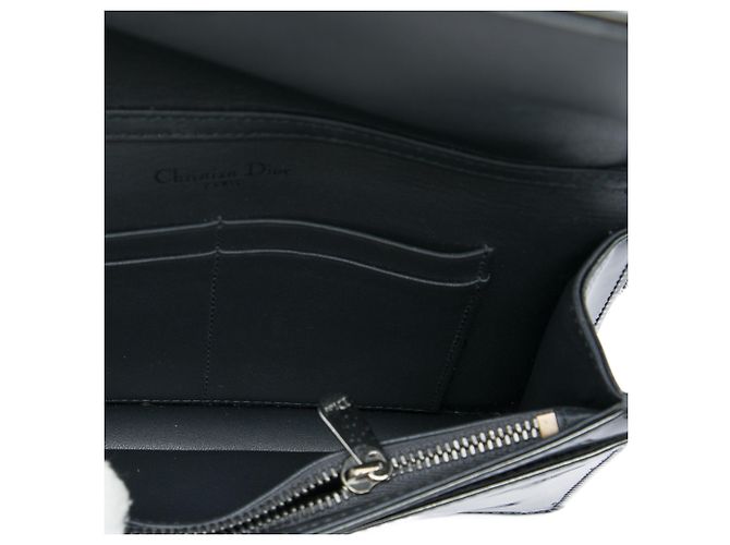 Portafoglio Diorama con catena Microcannage in vernice metallizzata nera Dior - vista 4