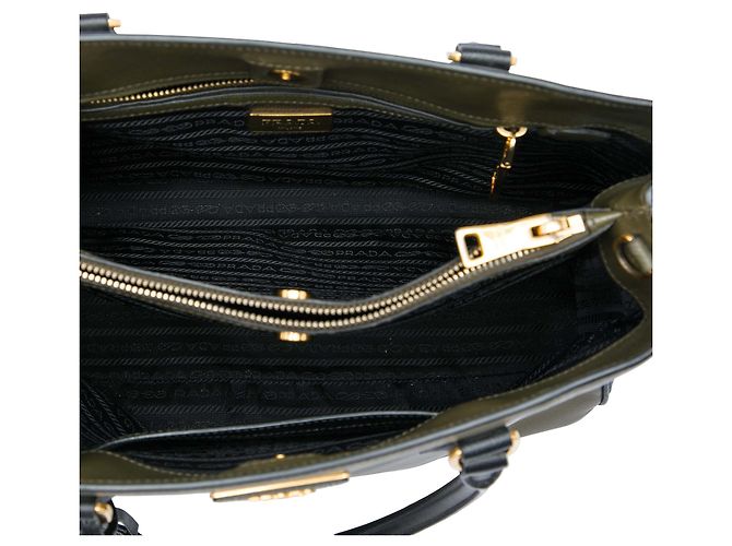 Prada Borsa Tote Lux Gardeners Small Bicolor in Saffiano Verde - vista 4