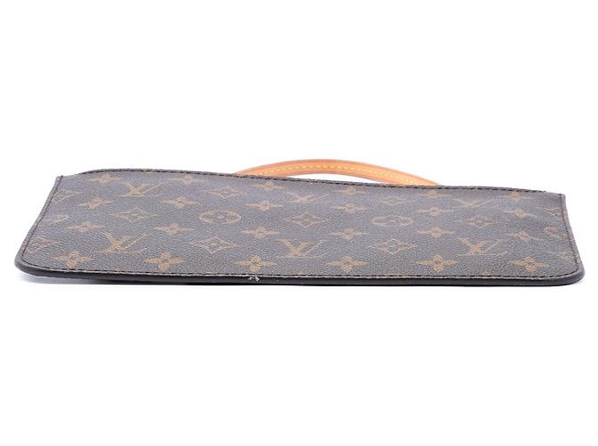 Louis Vuitton Brown Monogram Neverfull Pochette - vista 3