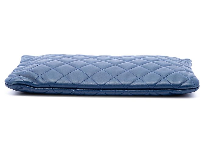 Chanel Blue Medium Quilted Lambskin O Case Clutch - Ansicht 3