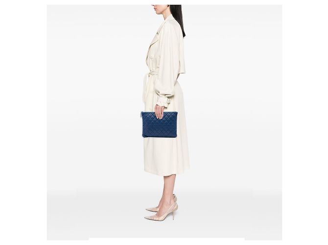 Chanel Blue Medium Quilted Lambskin O Case Clutch - Ansicht 6