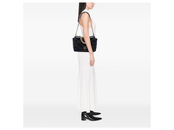 Chanel Black Maxi Lambskin 19 Flap - vista 6