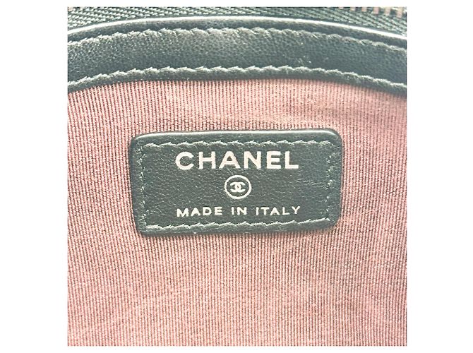 Clutch Chanel O Case de piel de cordero acolchada Medium - vista 6