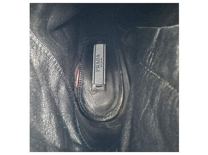 Stivaletti Prada a punta con tacco in camoscio nero - vista 10