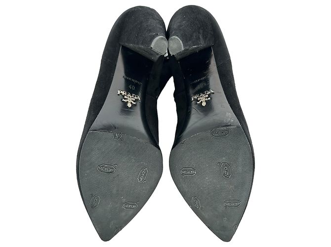 Stivaletti Prada a punta con tacco in camoscio nero - vista 12