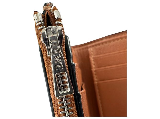 Portafoglio verticale piccolo Anagram Loewe in pelle di vitello marrone - vista 9
