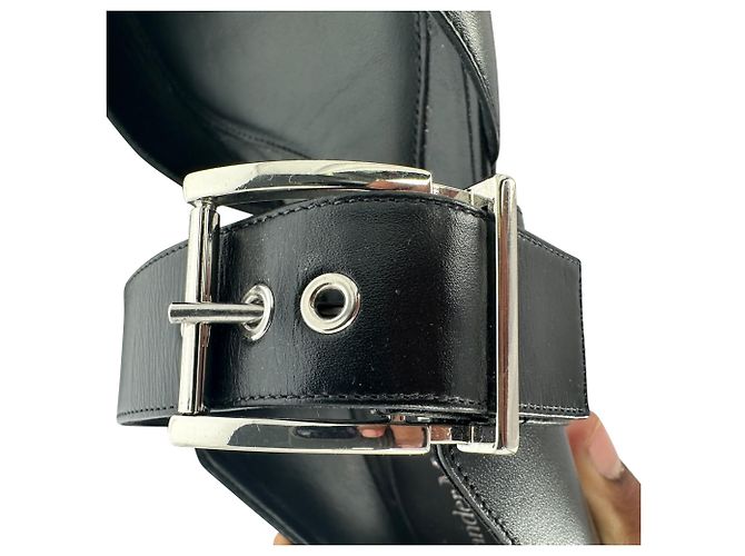 Mules Alexander McQueen Punk Buckle in pelle nera - vista 11