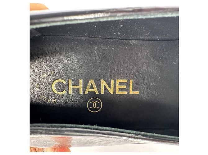 Chanel CC Loafer mit runder Kappe aus schwarzem Lackleder - Ansicht 13