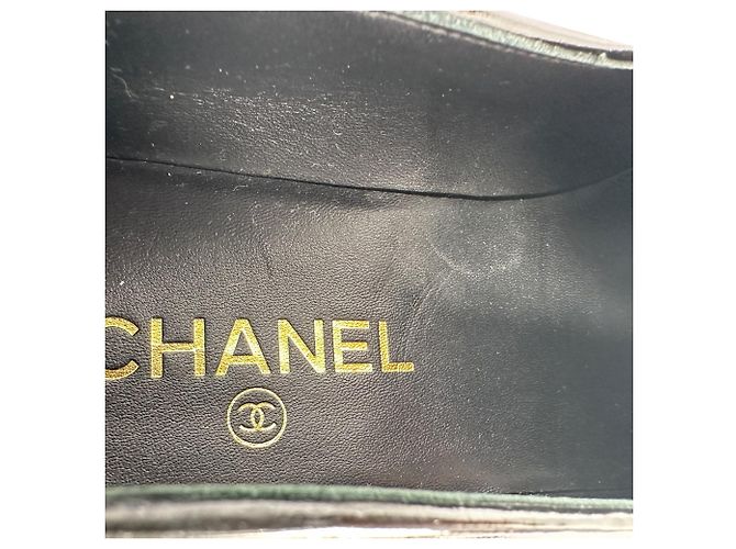 Chanel CC Loafer mit runder Kappe aus schwarzem Lackleder - Ansicht 14