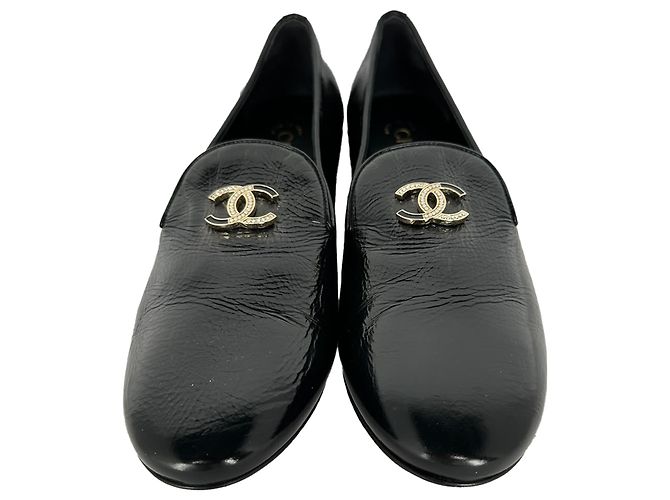 Chanel CC Loafer mit runder Kappe aus schwarzem Lackleder - Ansicht 4