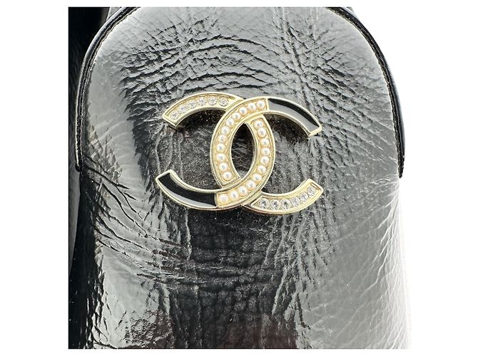 Chanel CC Loafer mit runder Kappe aus schwarzem Lackleder - Ansicht 8