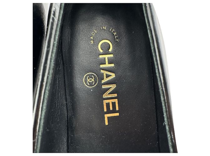 Chanel CC Loafer mit runder Kappe aus schwarzem Lackleder - Ansicht 9