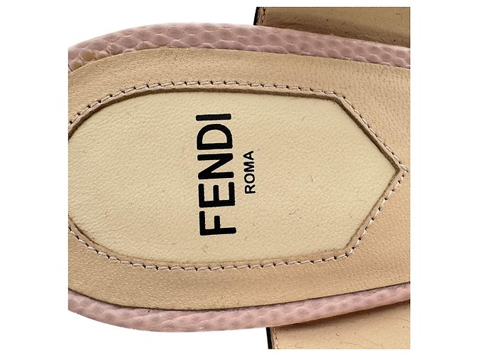 Fendi Peep-Toe T-Strap Pumps aus schwarzem Leder - Ansicht 10