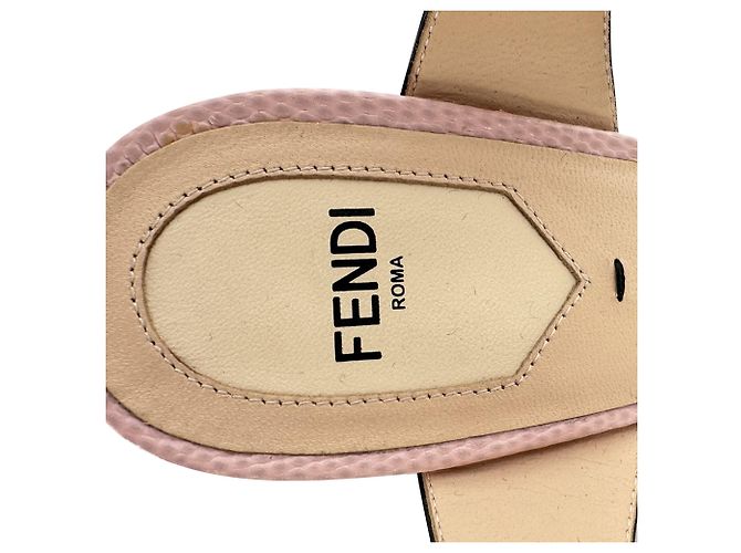 Fendi Peep-Toe T-Strap Pumps aus schwarzem Leder - Ansicht 11