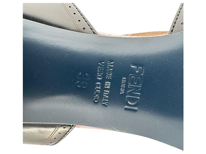 Fendi Peep-Toe T-Strap Pumps aus schwarzem Leder - Ansicht 12