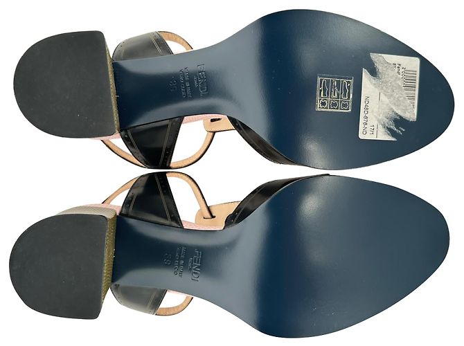 Fendi Peep-Toe T-Strap Pumps aus schwarzem Leder - Ansicht 13