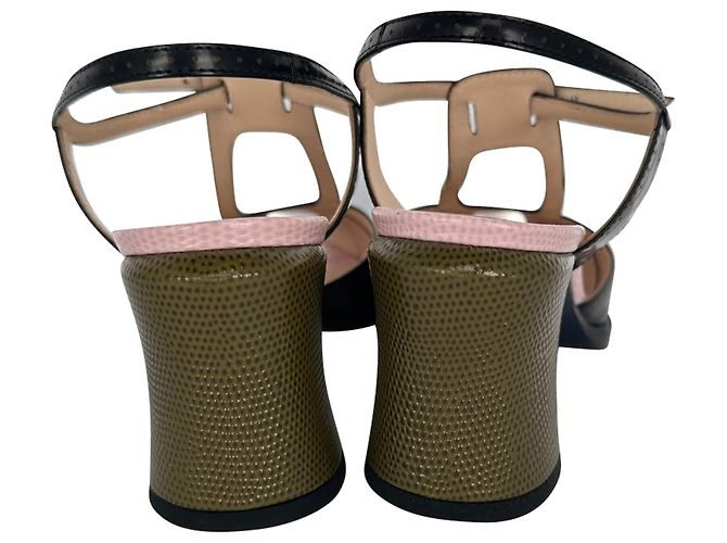 Fendi Peep-Toe T-Strap Pumps aus schwarzem Leder - Ansicht 7