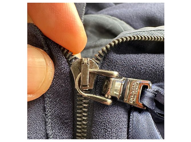 Prada ärmelloses V-Ausschnitt-Kleid aus marineblauem Polyester - Ansicht 5