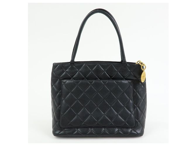 Chanel Medallion Quilted Caviar - vista 2