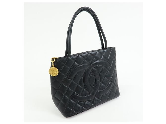 Chanel Medallion Quilted Caviar - vista 4