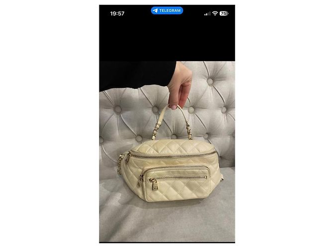 Chanel Bolsa de Cintura em Couro Acolchoado - Creme - vista 5