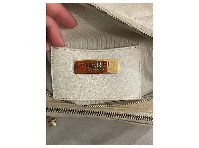 Chanel Bolsa de Cintura em Couro Acolchoado - Creme - vista 6