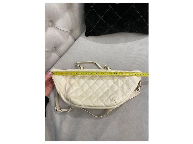 Chanel Bolsa de Cintura em Couro Acolchoado - Creme - vista 8